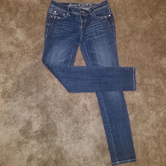 Grace in LA Women's Cross Embroidered Pocket - Picture 2 of 7